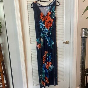 Tommy Bahama Celena Blooms
Sleeveless Maxi Dress w Side Slit
